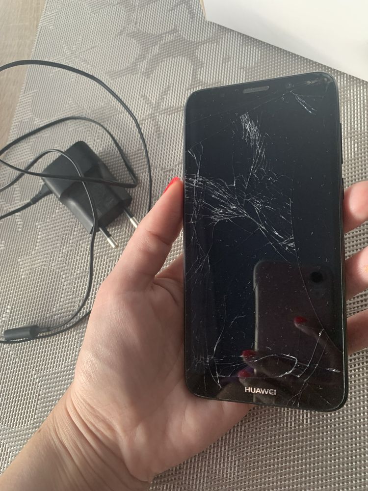 Telefon Huawei Y5 2018 uszkodzony wyświetlacz