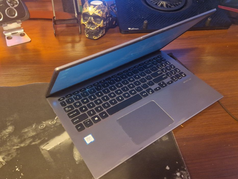 Laptop ASUS z grafiką Ultra HD 620 i Windows 11 / dysk SSD / 8Gb ram