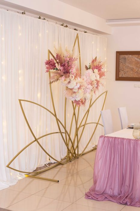 ścianka LOTOS wynajem ślubna dekoracja ekran stelaż fotościanka tło