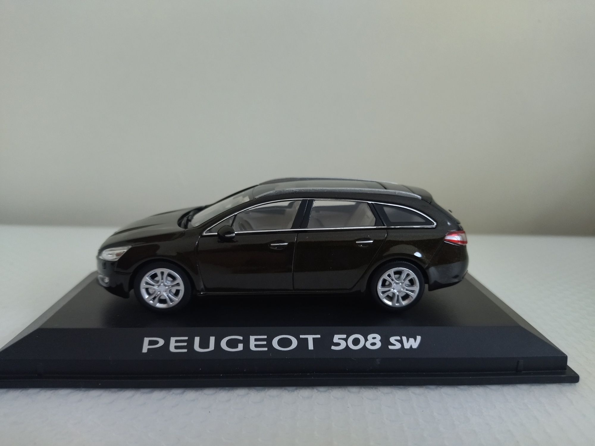 Miniatura Peugeot 308 SW 1/43 Nova