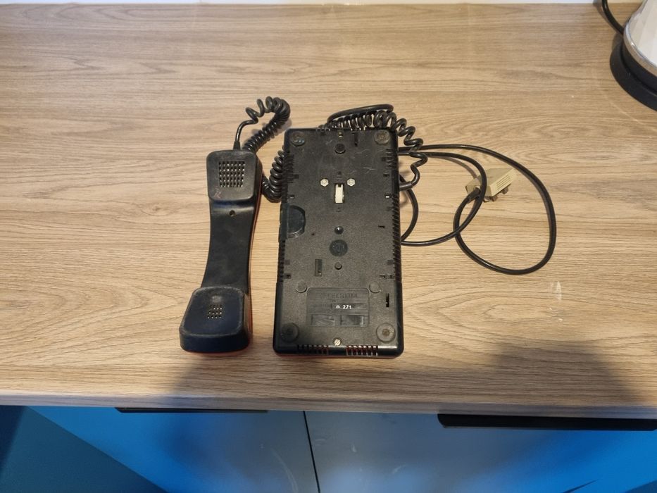 Telefon stacjonarny z PRL-U