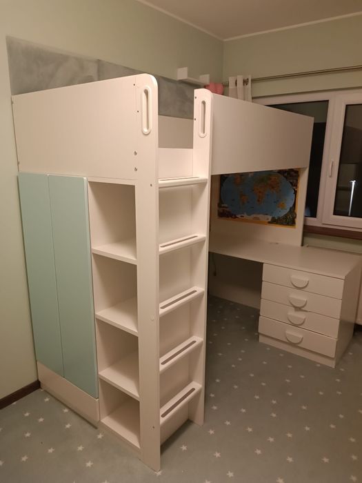 Łóżko piętrowe z biurkiem oraz szafą IKEA
