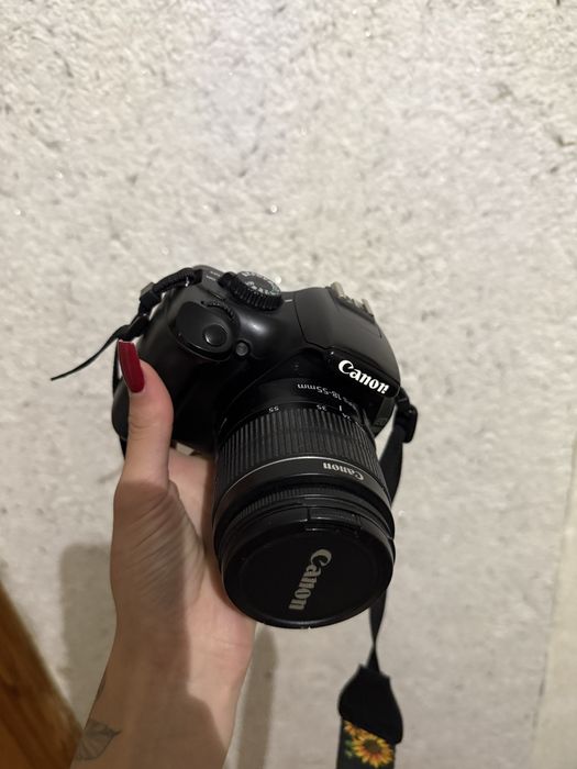 Фотокамера canon e1100