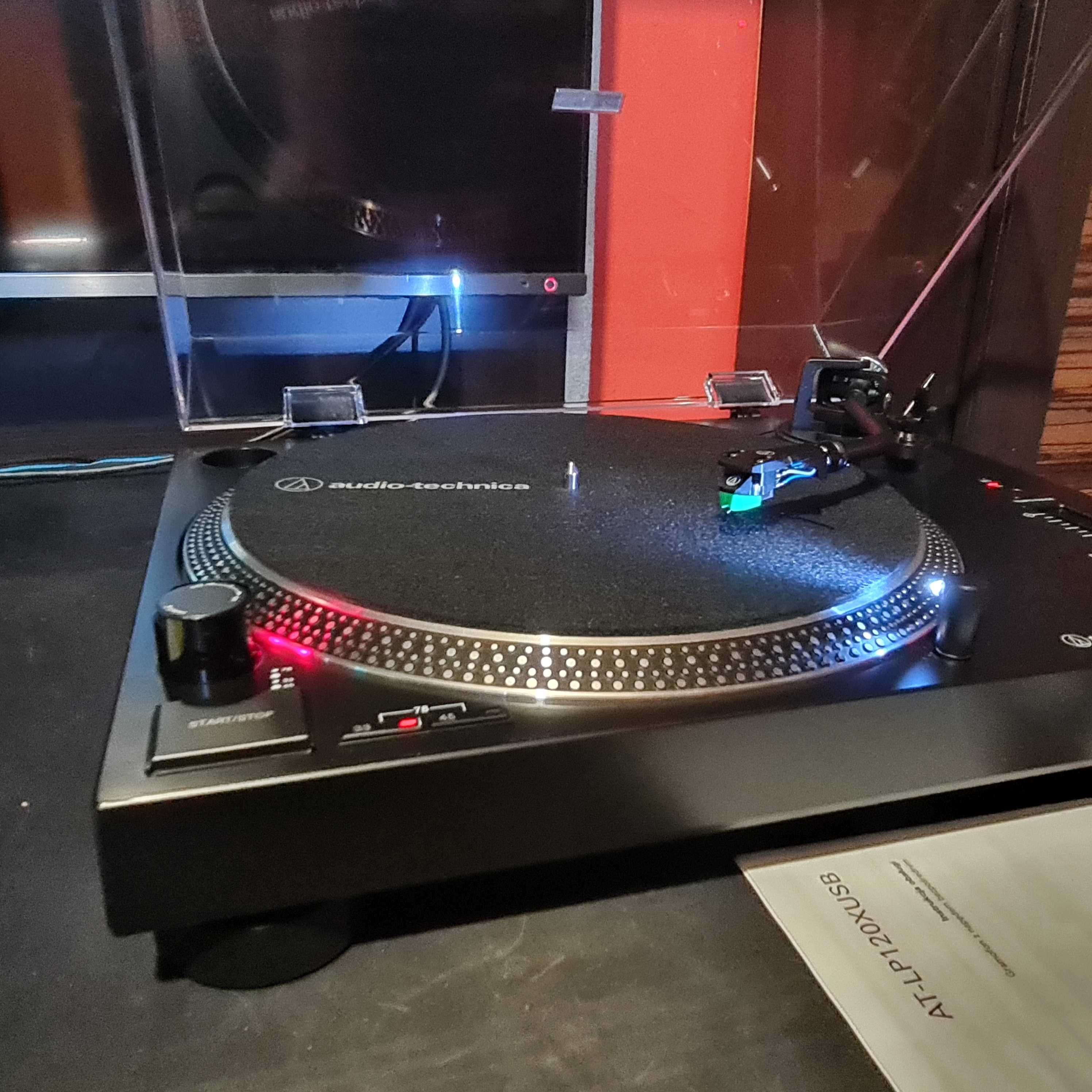 Gramofon Audio-technica LP120XUSB + Mini kolekcja winyli