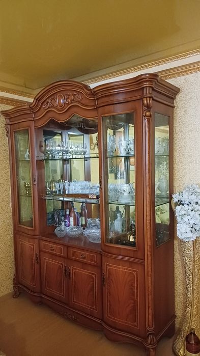 Сервант в гостинную