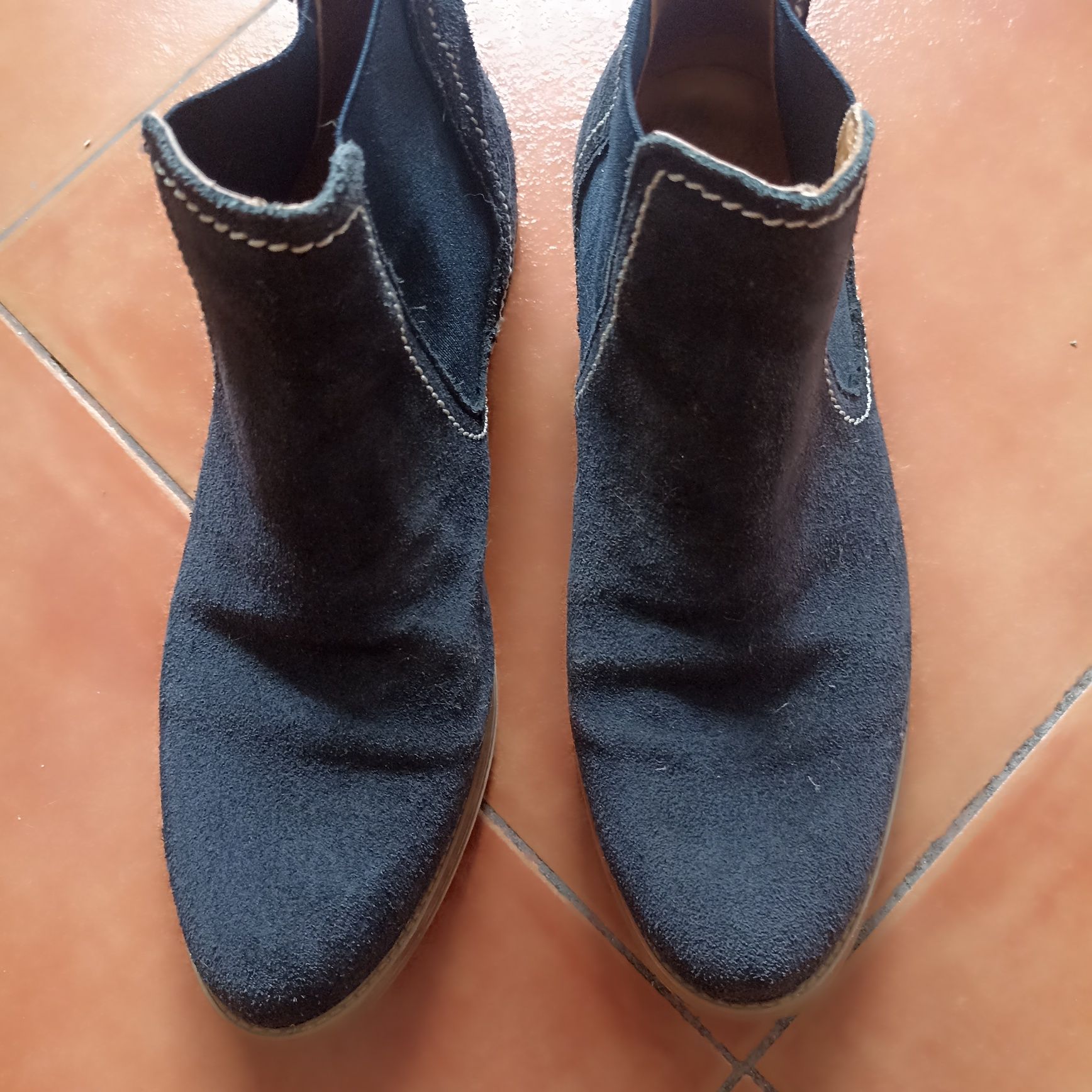 Botim Azul Escuro Camurça