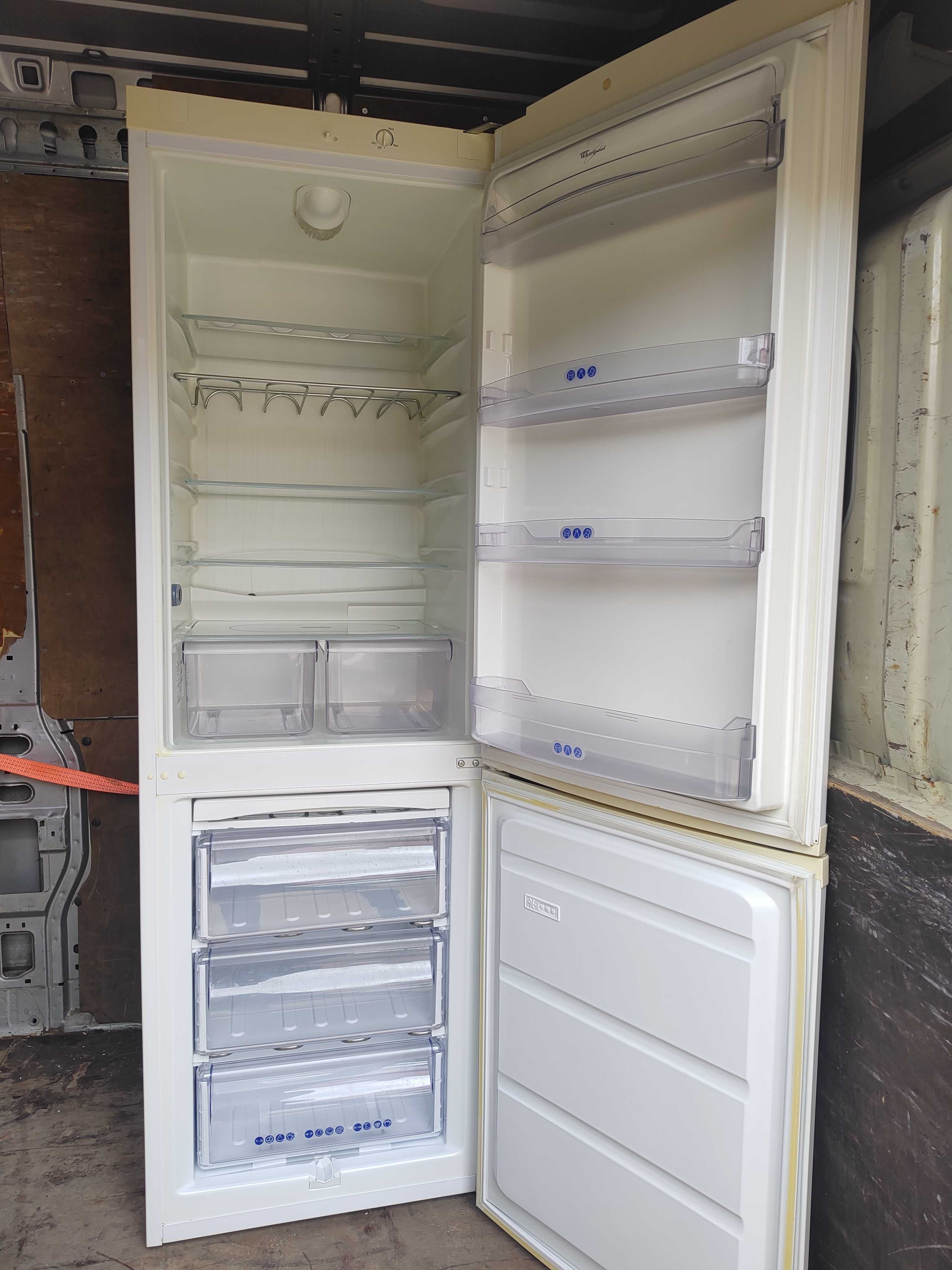 Sprzedam sprawna lodówkę Whirlpool