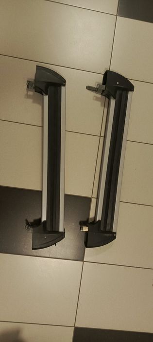 Uchwyt na narty do bagażnika dachowego