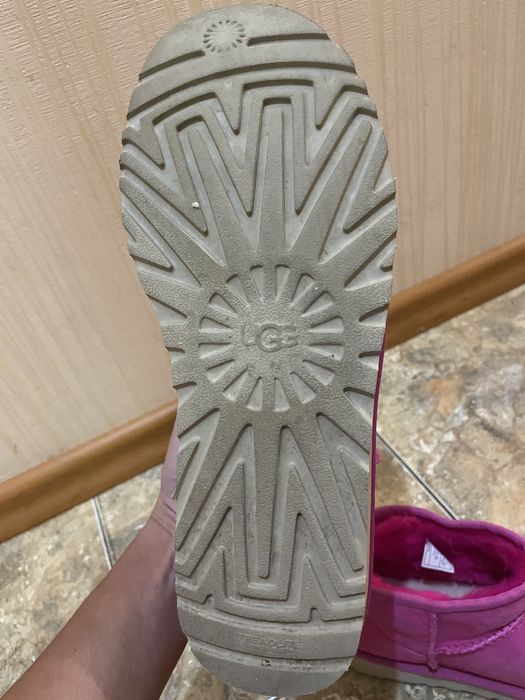Малиновые угги UGG