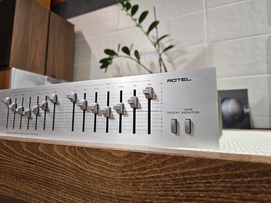 Еквалайзер Rotel RE-500 7-Band Graphic Equalizer