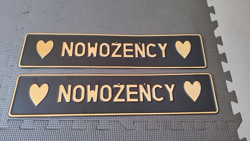 Nowożeńcy - ślubne tablice do samochodu weselnego 2 szt złote czarne