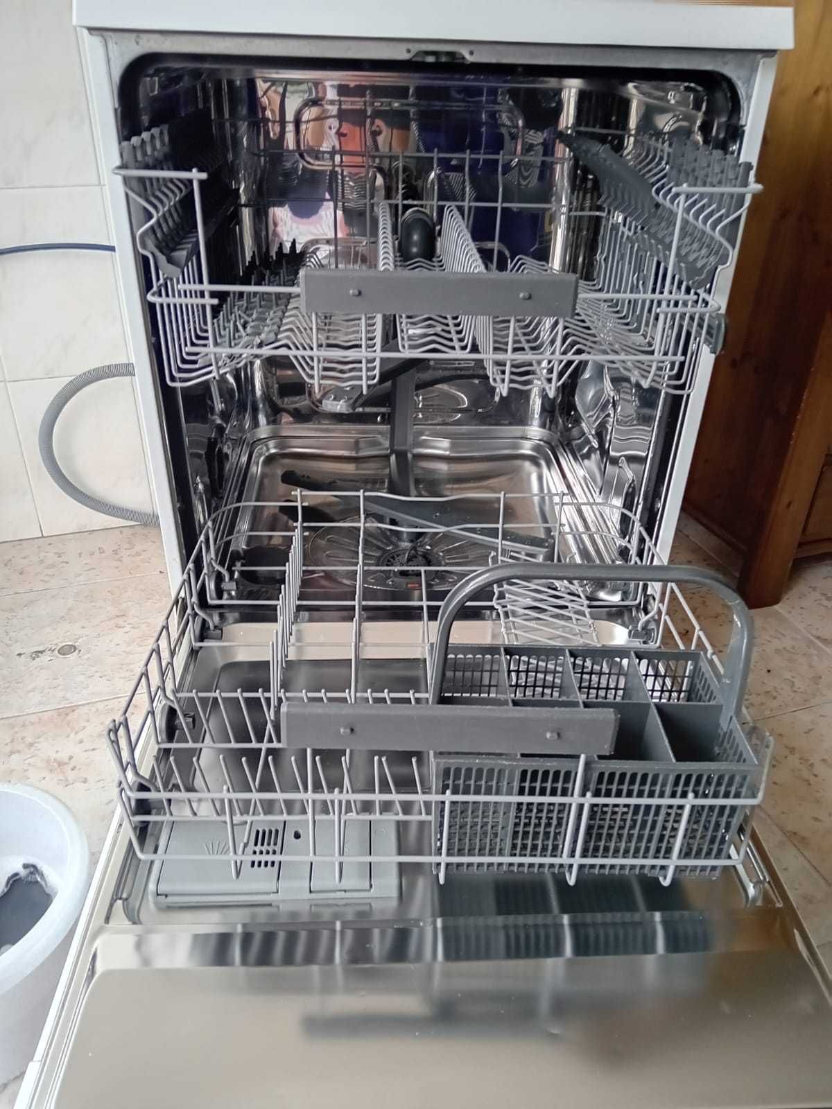 Maquina loiça AEG