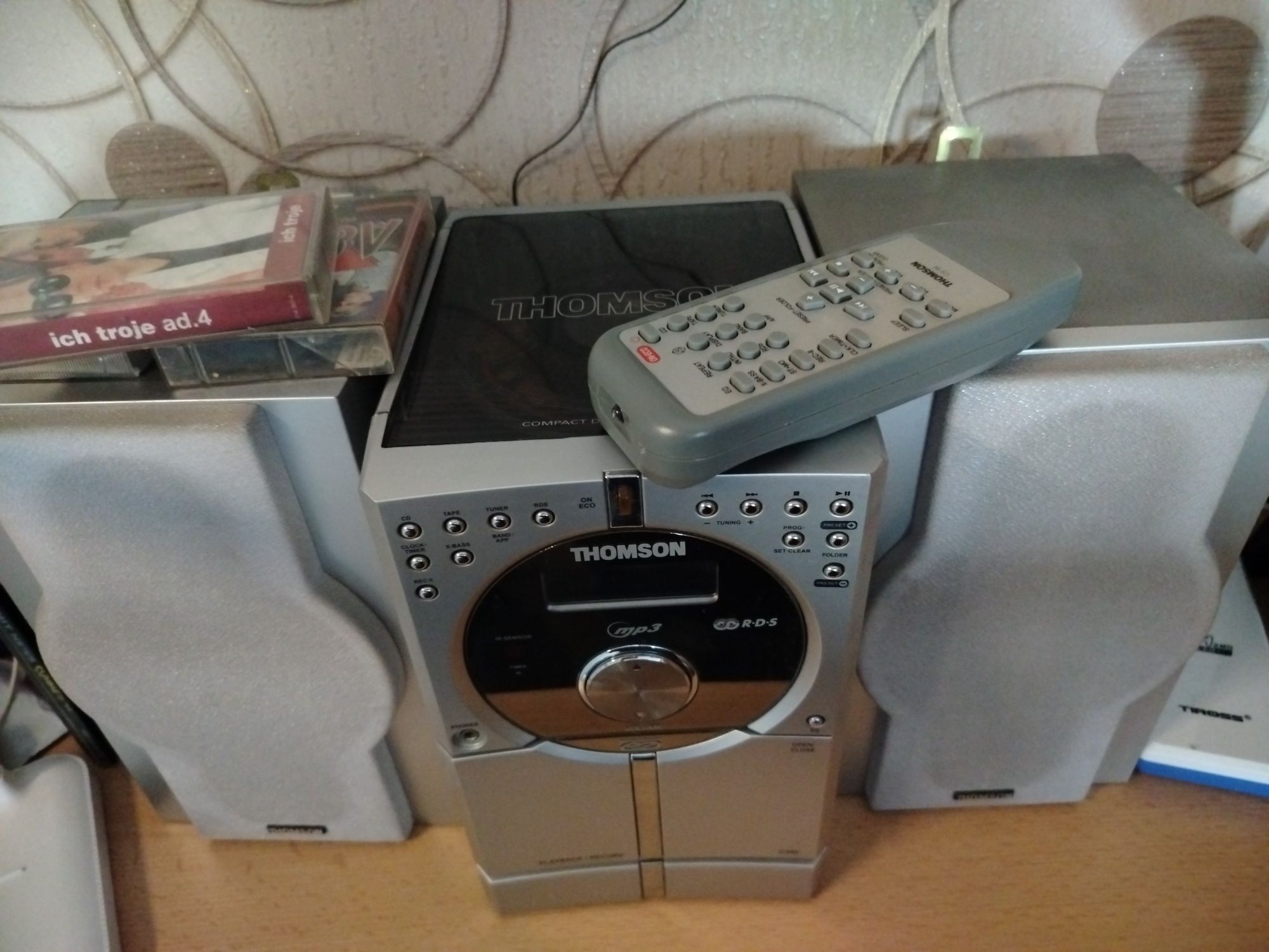 Mini wieża THOMSON z CD/MP3 + pilot + głośniki