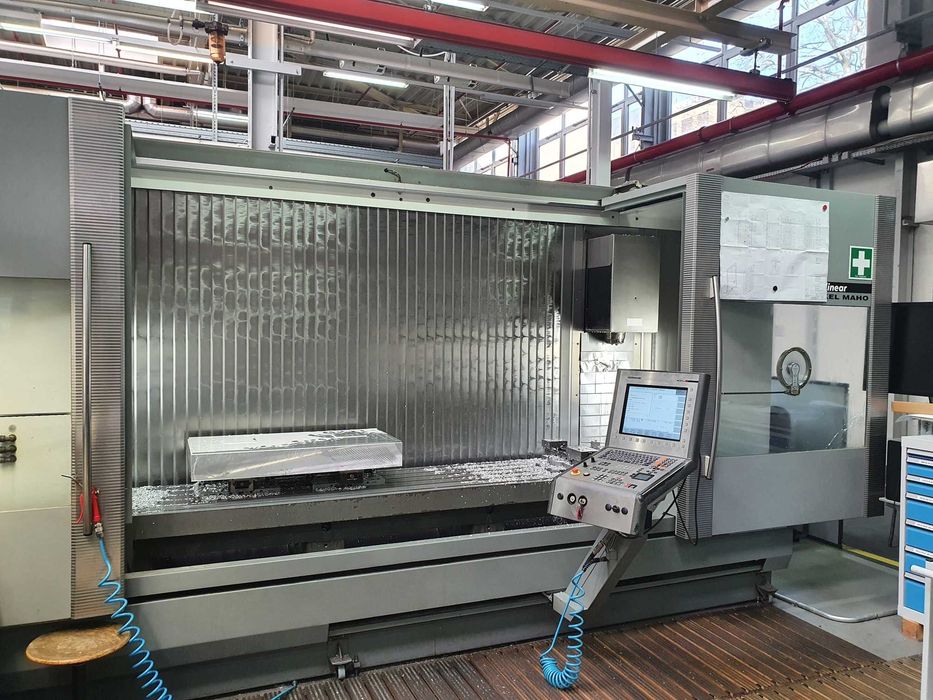 Centrum CNC Frezarka Deckel Maho DMF 300 Linear