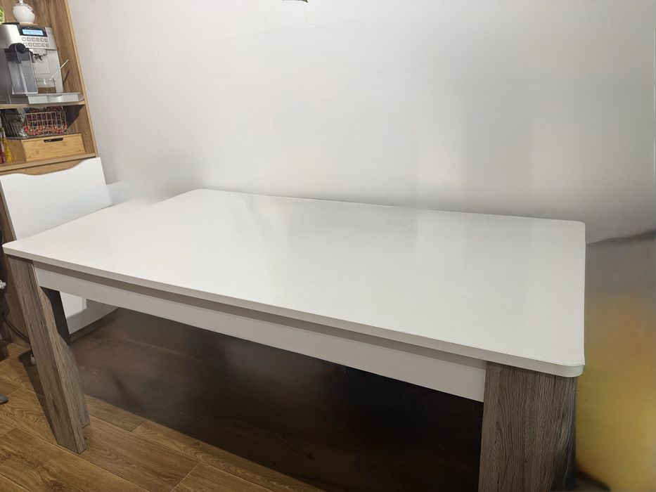 Stół biały 6 osobowy  nie rozkładany Możliwy transport