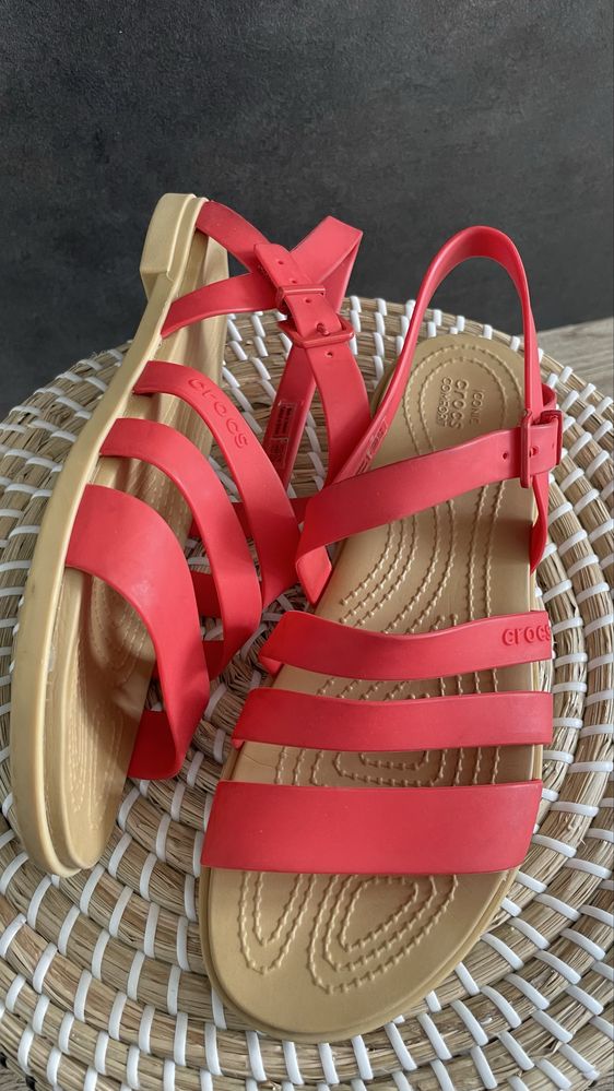 Crocs sandały Tulum Sandal Strappy W7 37/38