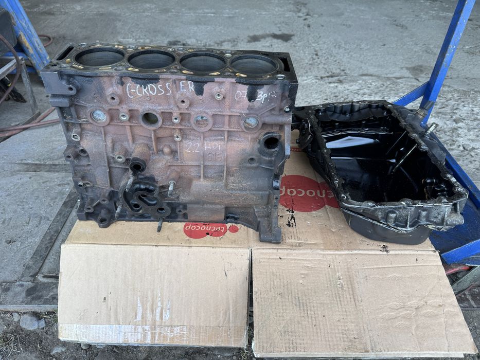 Блок циліндрів двигун низ (пеньок) піддон Citroen Peugeot 2.2 HDi 4HN