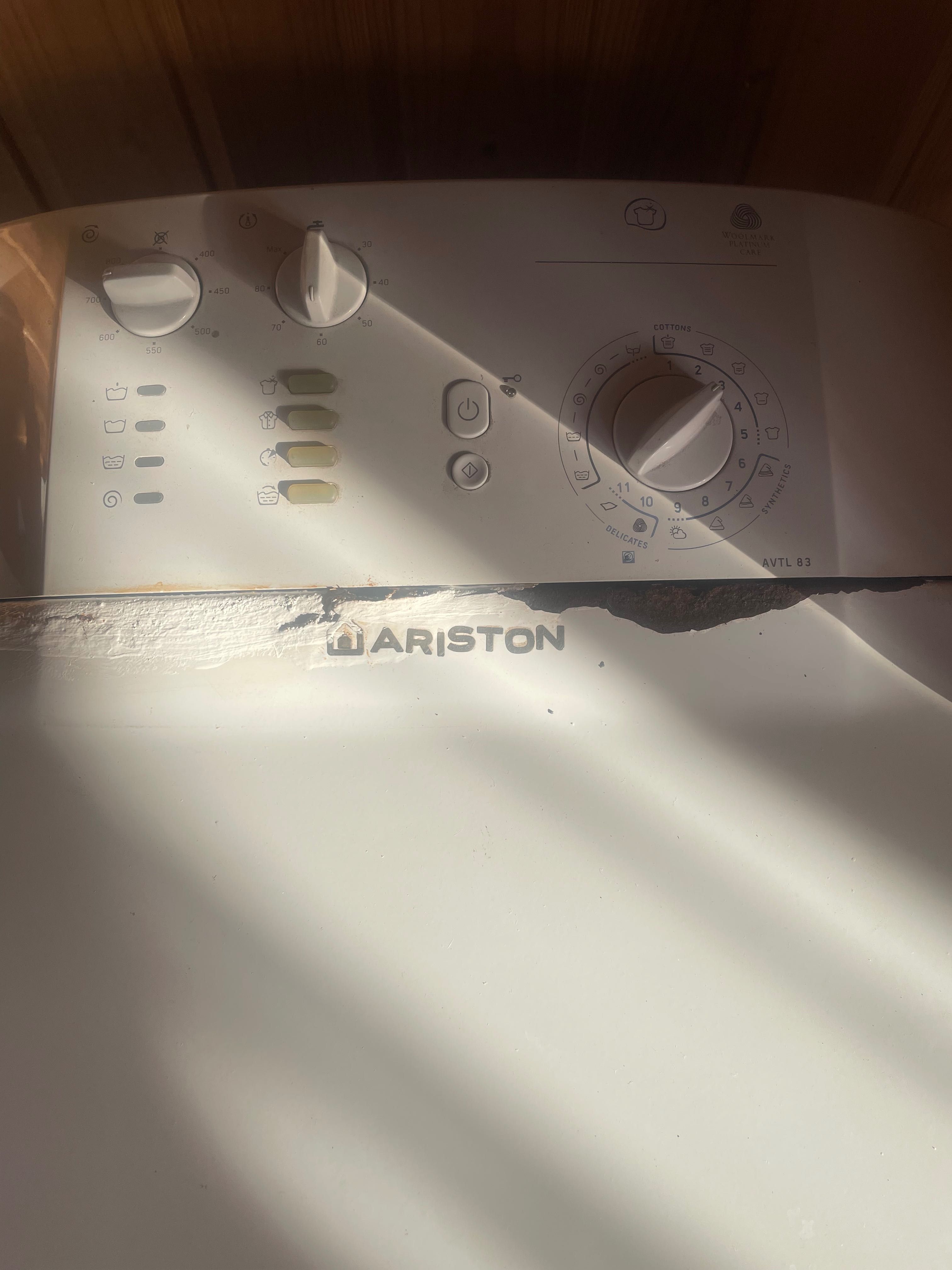 Пральна машинка Ariston AVTL 83 на деталі