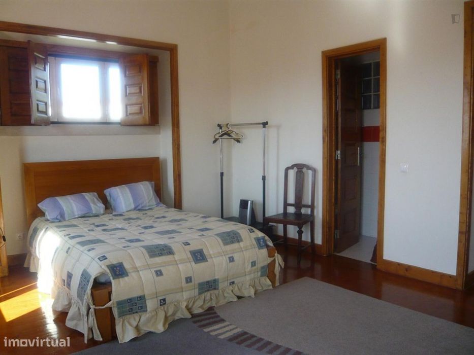 231638 - Quarto com cama de casal, com casa de...