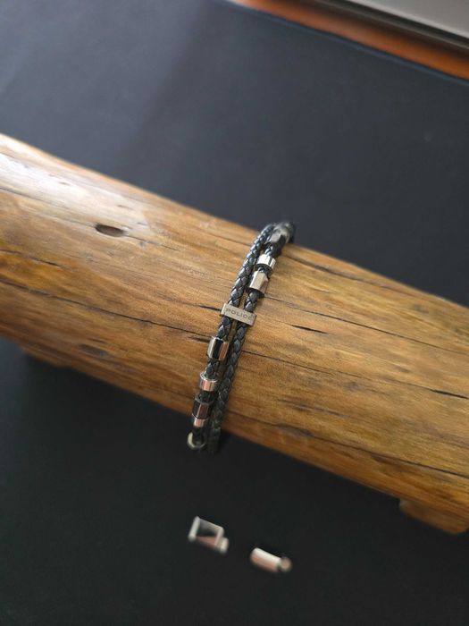Pulseira Police - couro com pequenos detalhes
