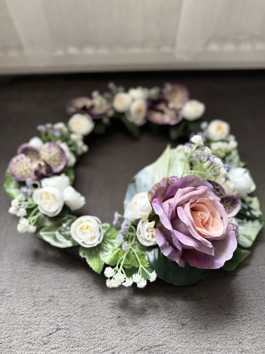 Wianek na pomnik do znicza/kompozycja/kwiaty sztuczne BEZ ZNICZA