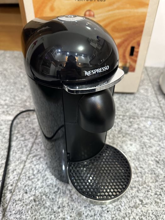 Maquina Café Nespresso Vertuo Plus