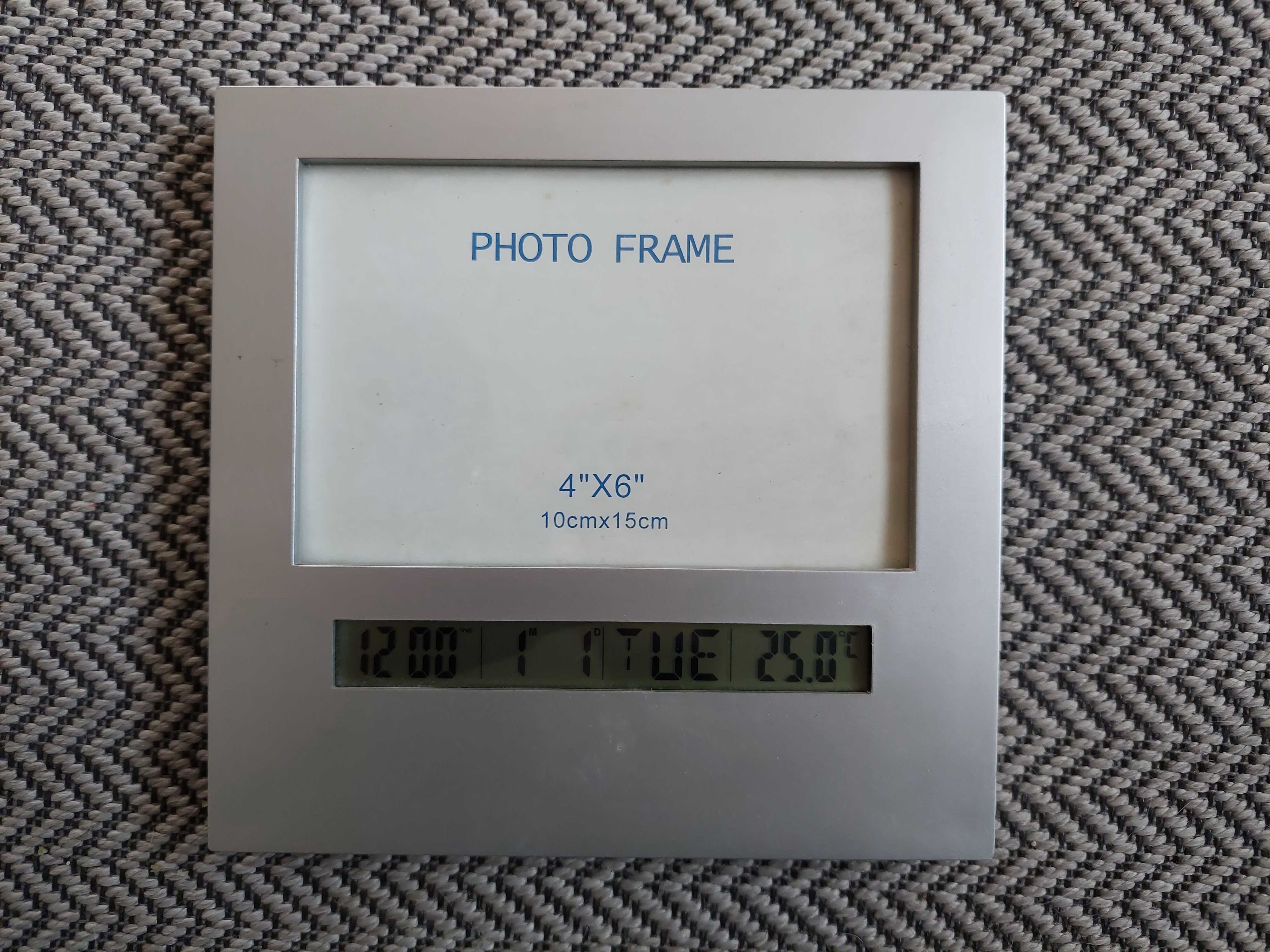 Moldura 15x10cm com relógio, calendário e termómetro