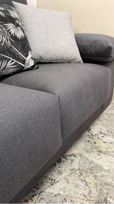 Sofa ChaiseLong Cinza com Almofadas