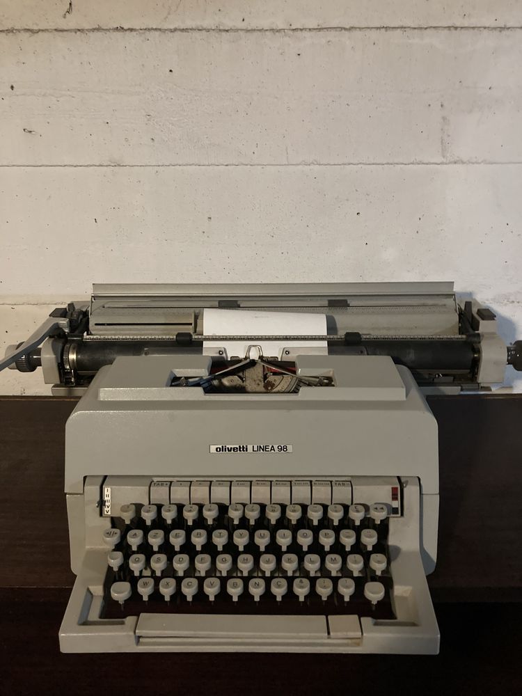 Maquina escrever olivetti linea 98