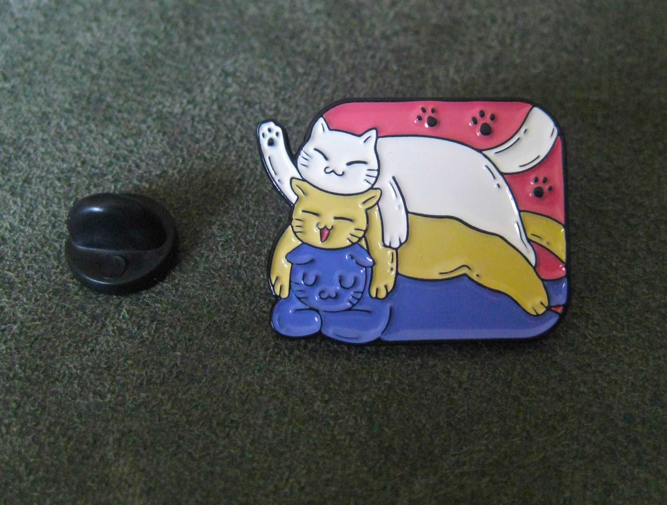 Pins Esmalte Gatos Abraçados a Namorar NOVO