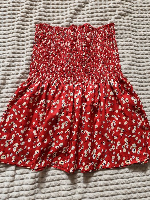 Bluzka top w kwiatki czerwona odkryte ramiona