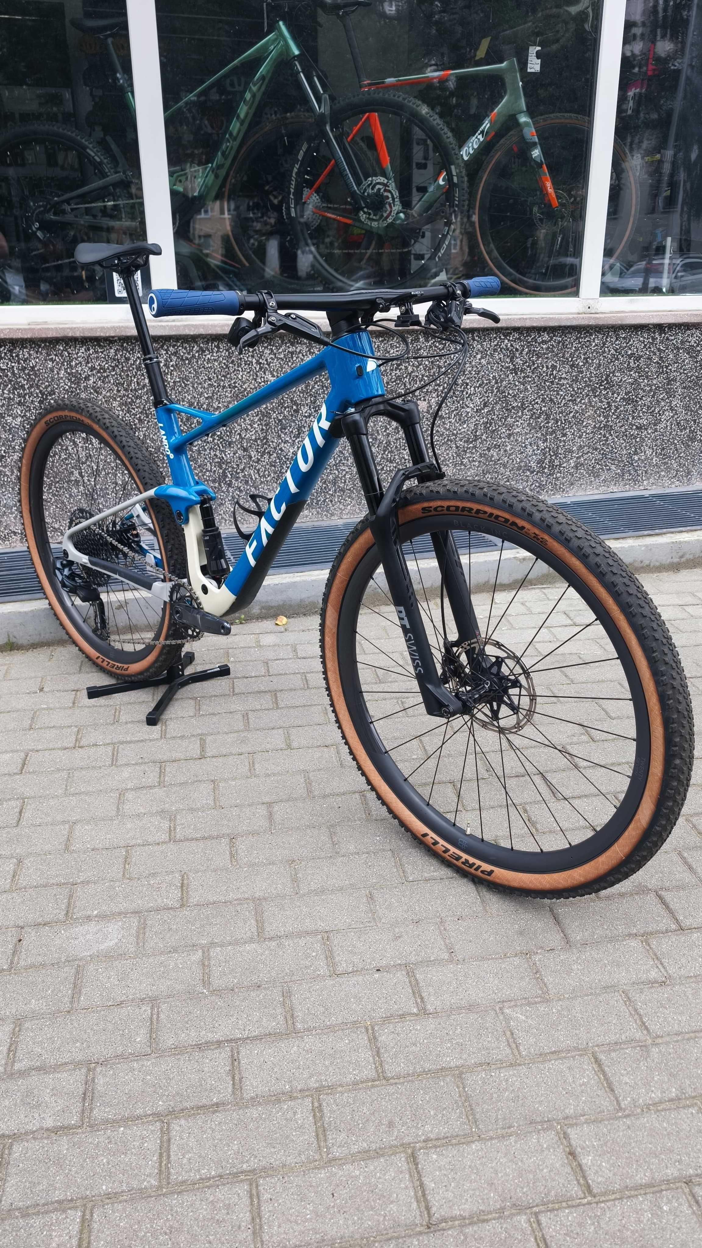 Rower Factor Lando XC Carbon AXS BlackInc DT Swiss CeramicSpeed L TOP!