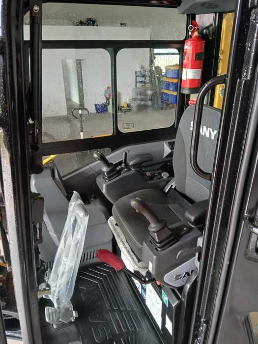 Mini escavadora giratória SANY 5T Nova