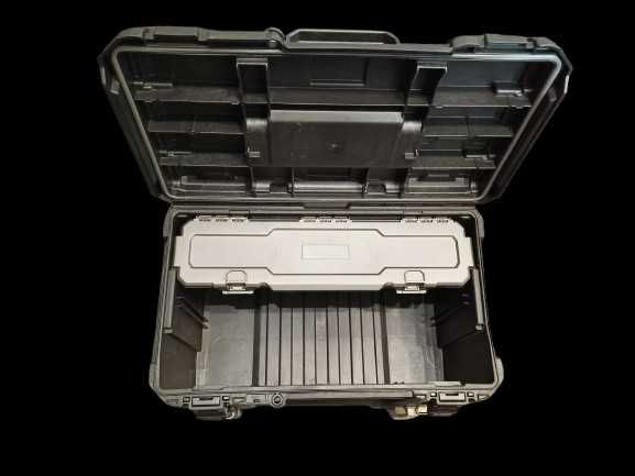 Narzędziowa skrzynka na kółkach