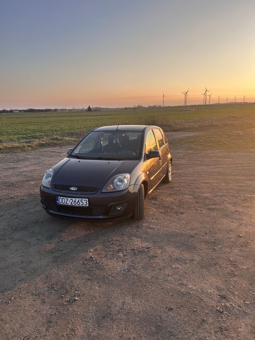 Ford Fiesta 1.4 benzynka , klima , 2x koła