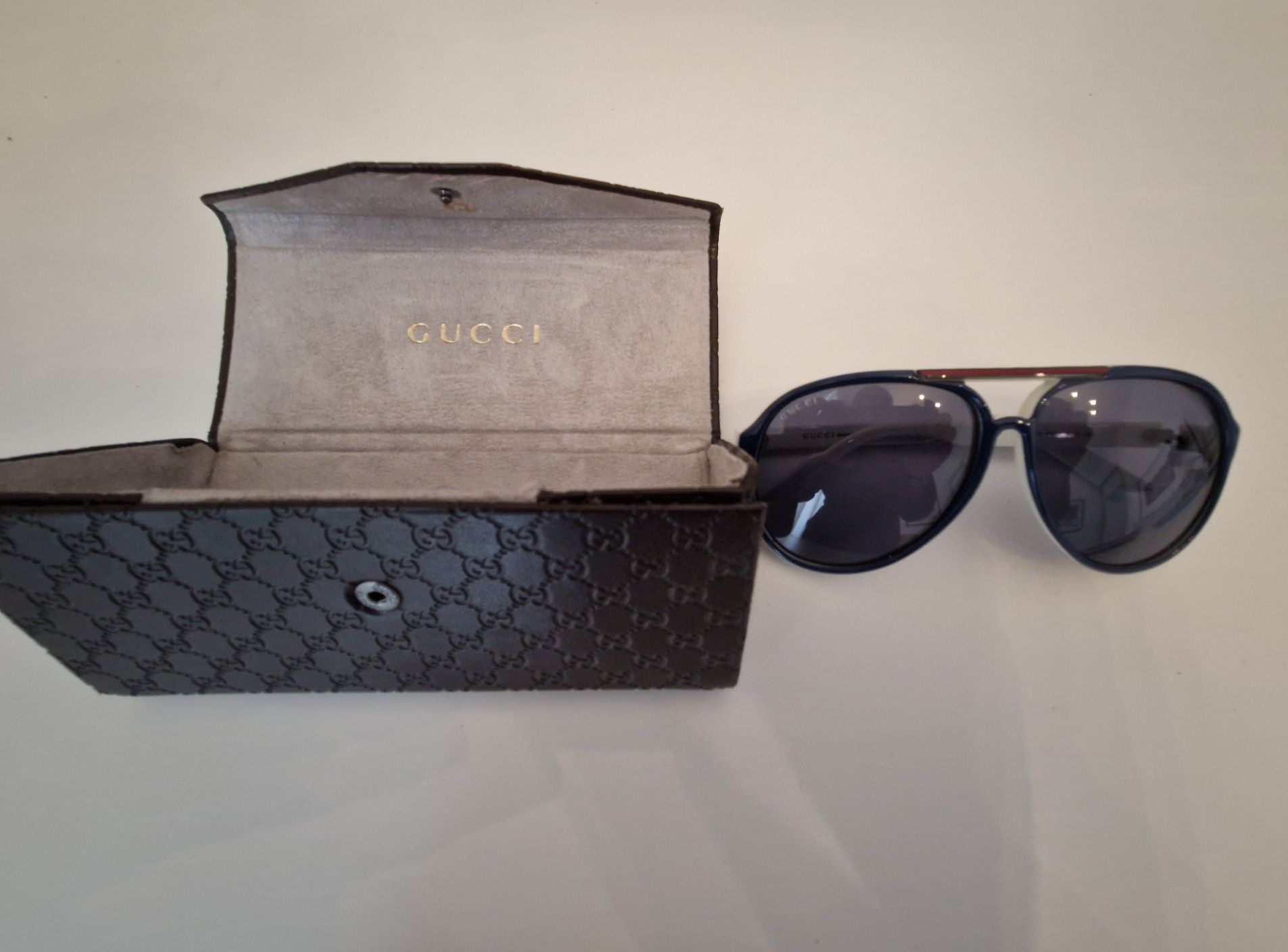 Óculos originais GUCCI com estojo e pano de limpeza