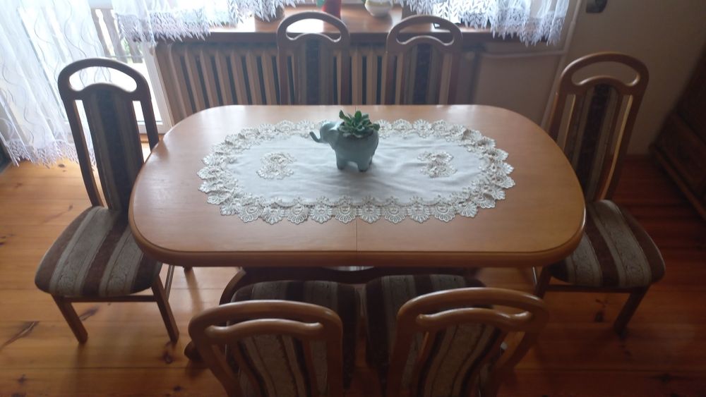 Stół dębowy rozkładany i 8 krzeseł