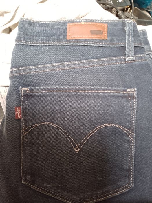 8 Vaqueros Levi's W29