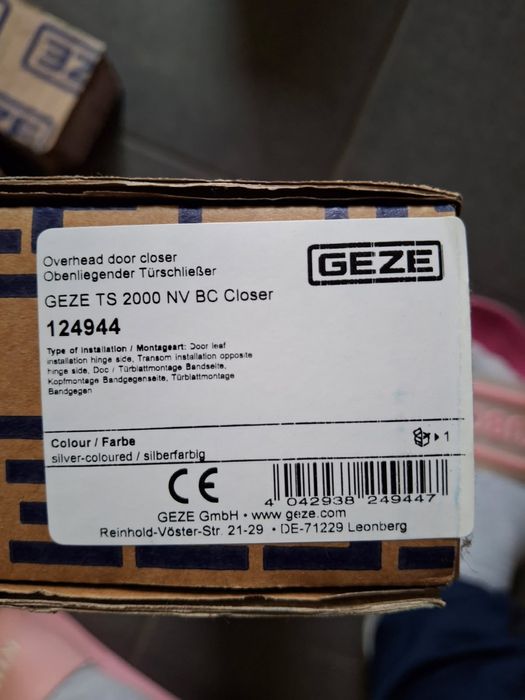 Samozamykacz GEZE TS 2000 NV BC z ramieniem srebrny