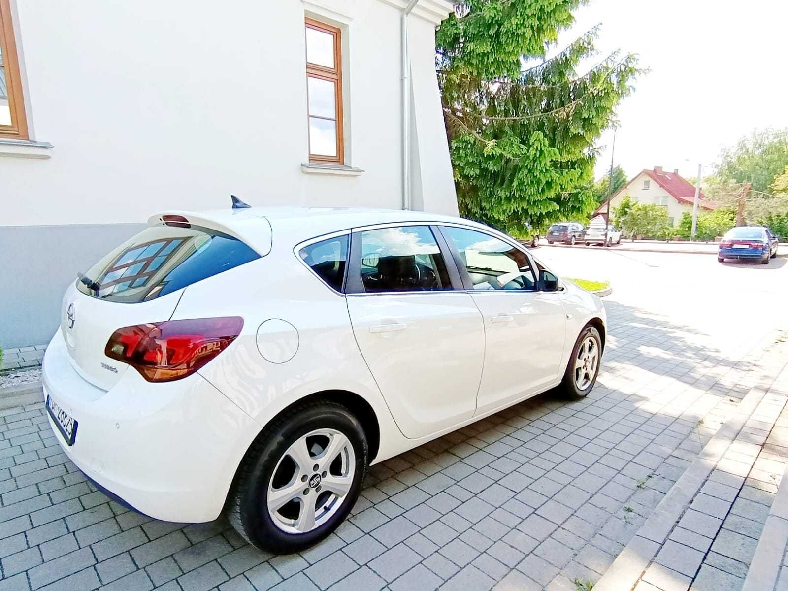 Opel Astra J 2011r 1.4 turbo benzyna 138tys km przebiegu wersja Cosmo