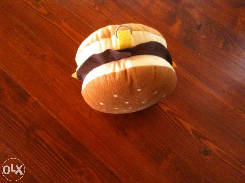 Porta- CD's em forma da hamburguer