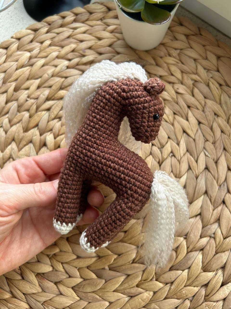 Konik na szydełku Amigurumi