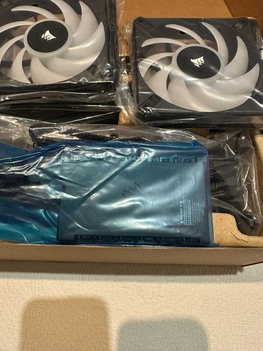 iCUE H150i Elite LCD XT Display Liquid CPU Cooler