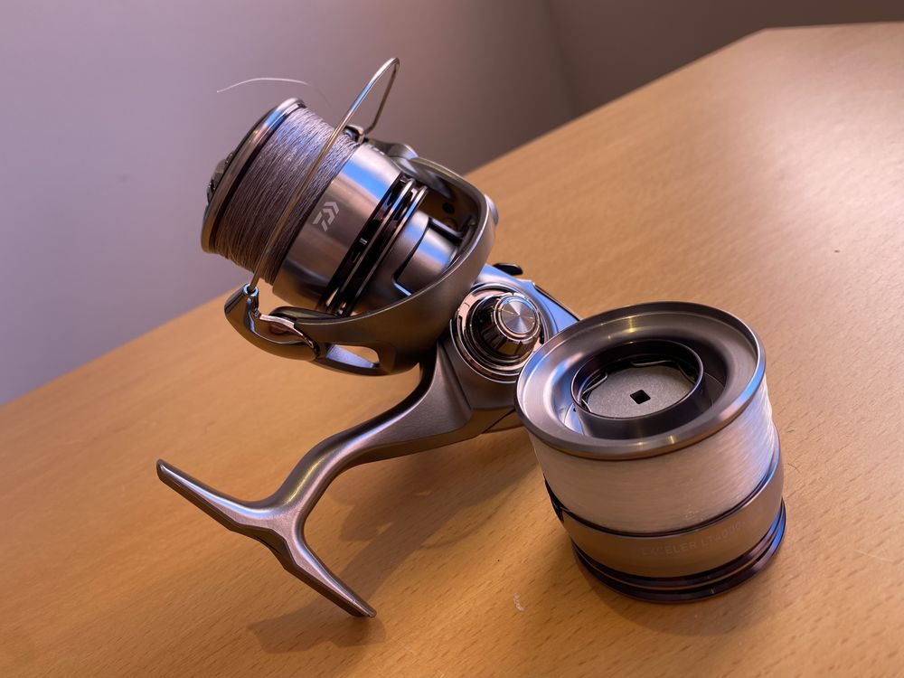 Carreto Daiwa Exceler LT 4000CXH