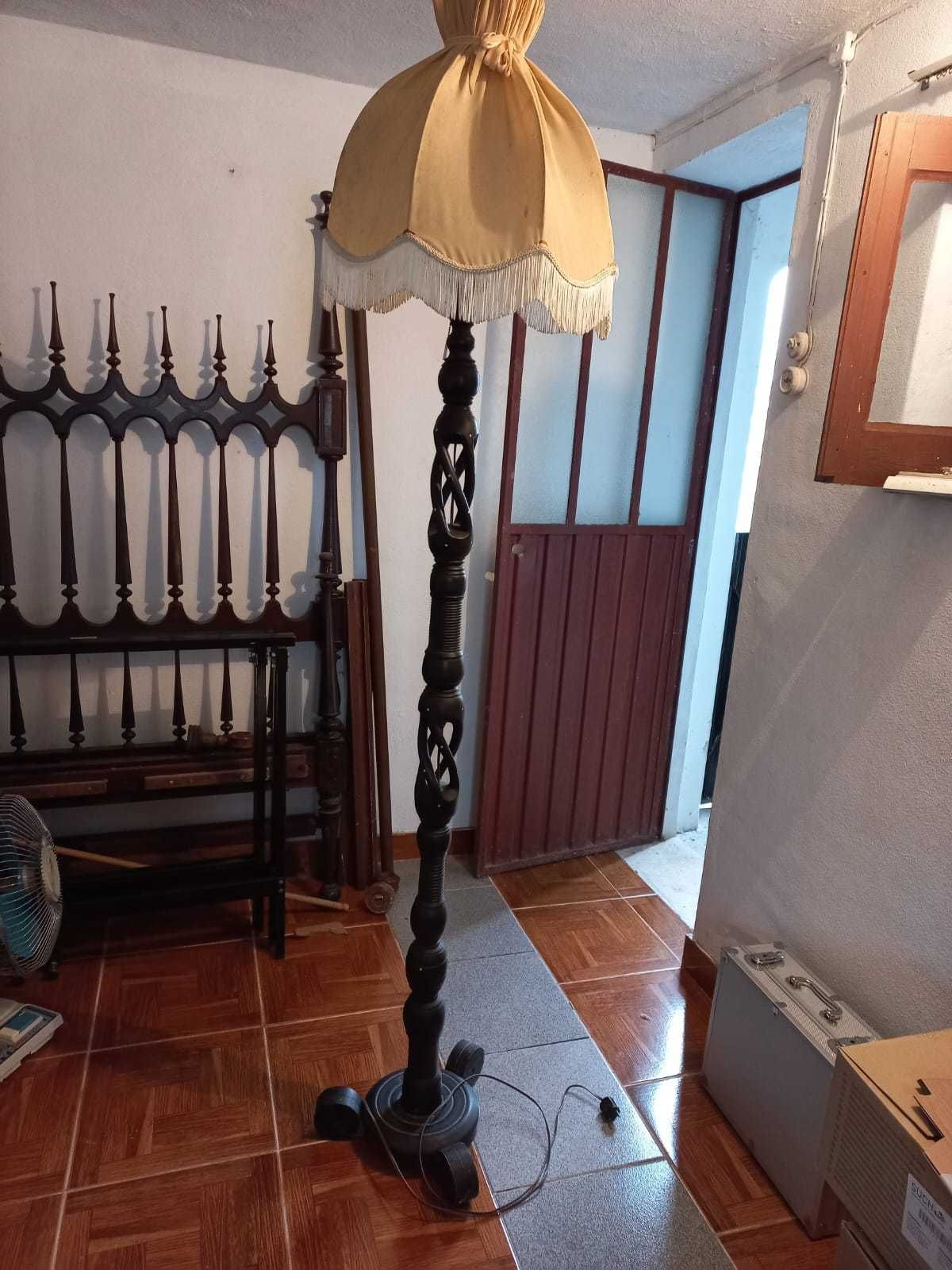 Candeeiro e cinzeiro em pau-preto