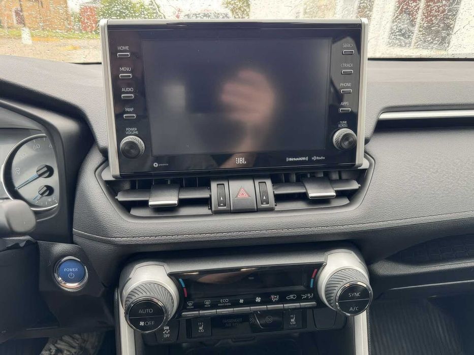 Toyota RAV4 Hybrid XLE Premium      2022