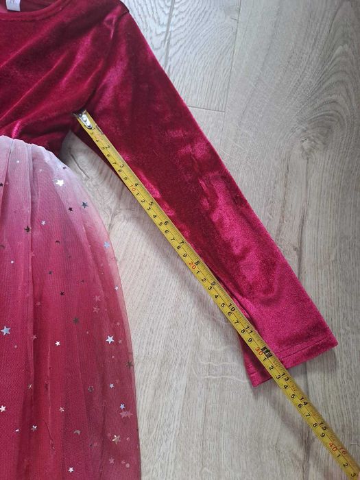 Продам плателье новогоднее на девочку 6-7лет