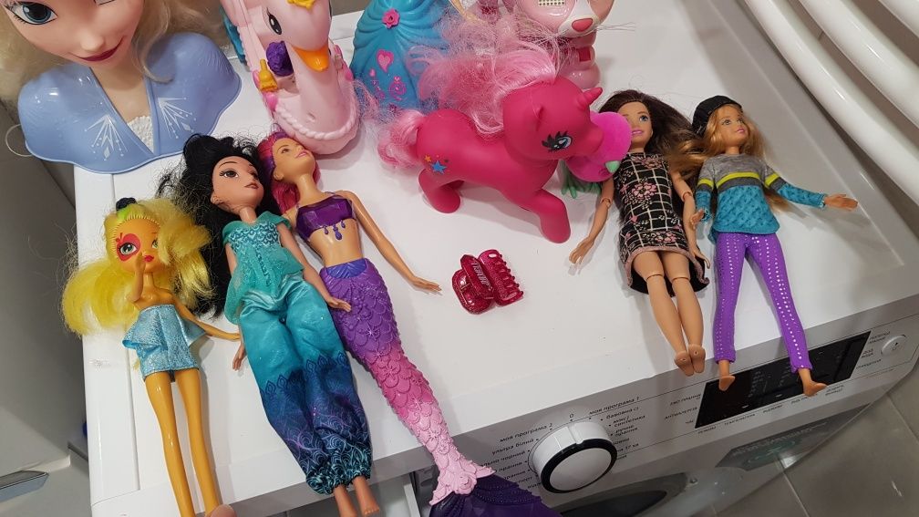 Іграшки для дівчаток барбі русалка коник котик
