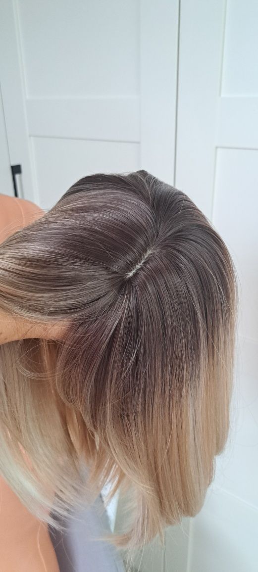 Peruka blond bob