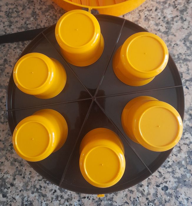 Caixa redonda  para colocar utencilios para piquenique